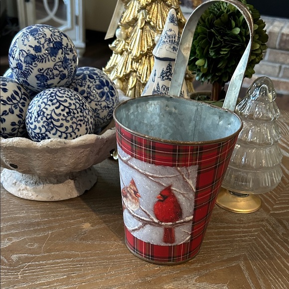 MEW! Winter Holiday Red Plaid Cardinal Bird Metal Wall Vase Bucket - Picture 8 of 10